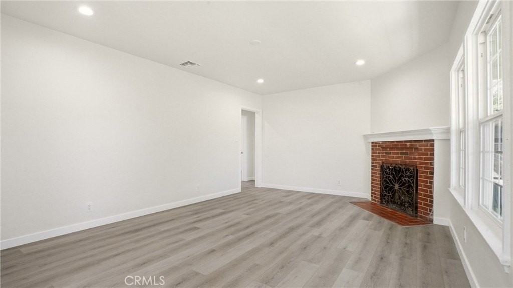 8049 Saint Clair Ave - Photo 7 of 27