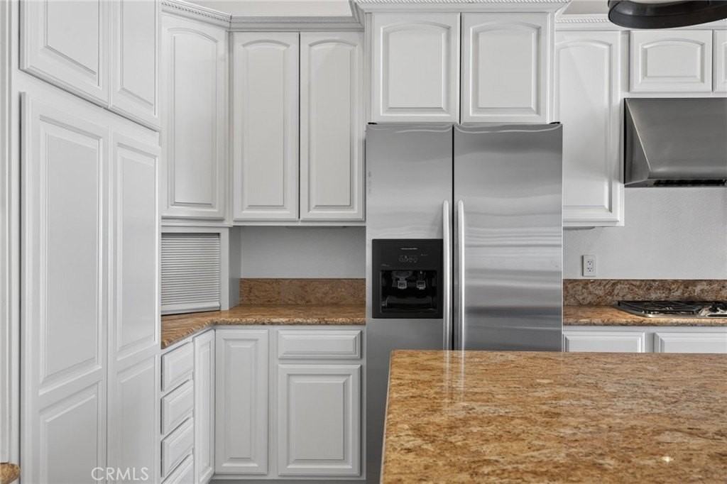 415 Heliotrope Ave - Photo 3 of 20