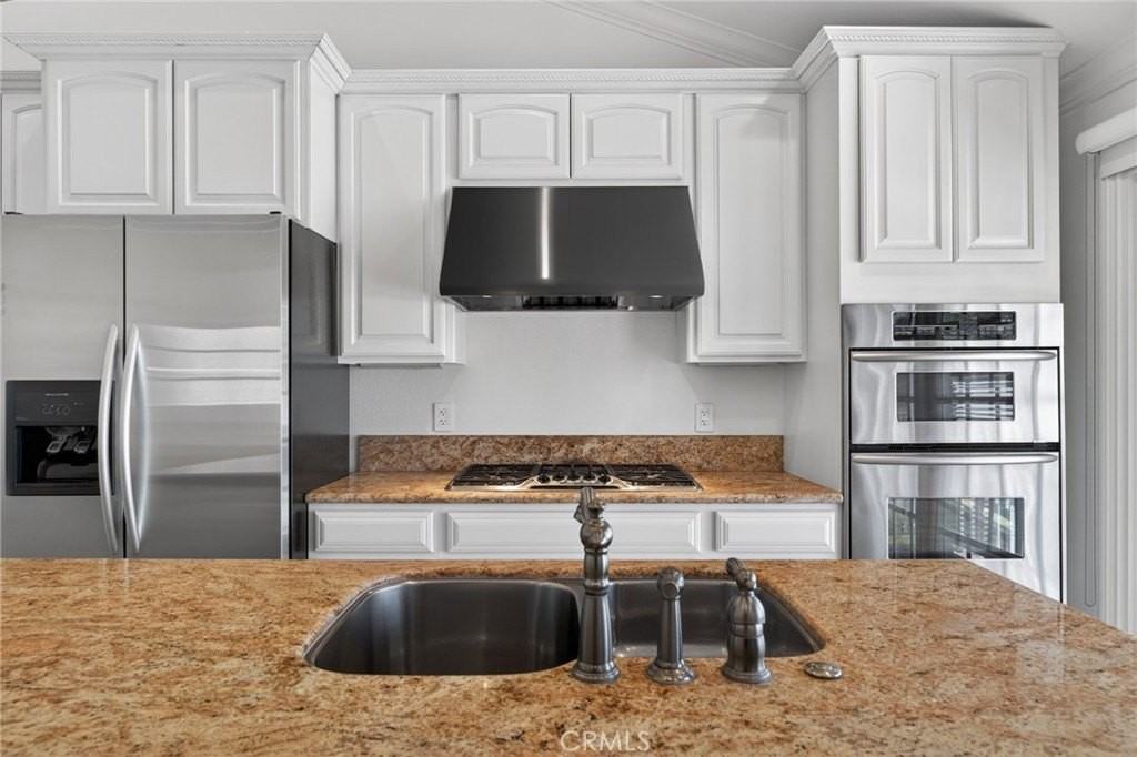415 Heliotrope Ave - Photo 4 of 20