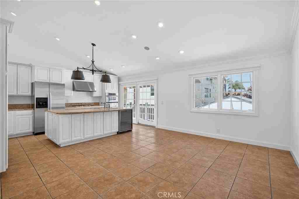 415 Heliotrope Ave - Photo 5 of 20