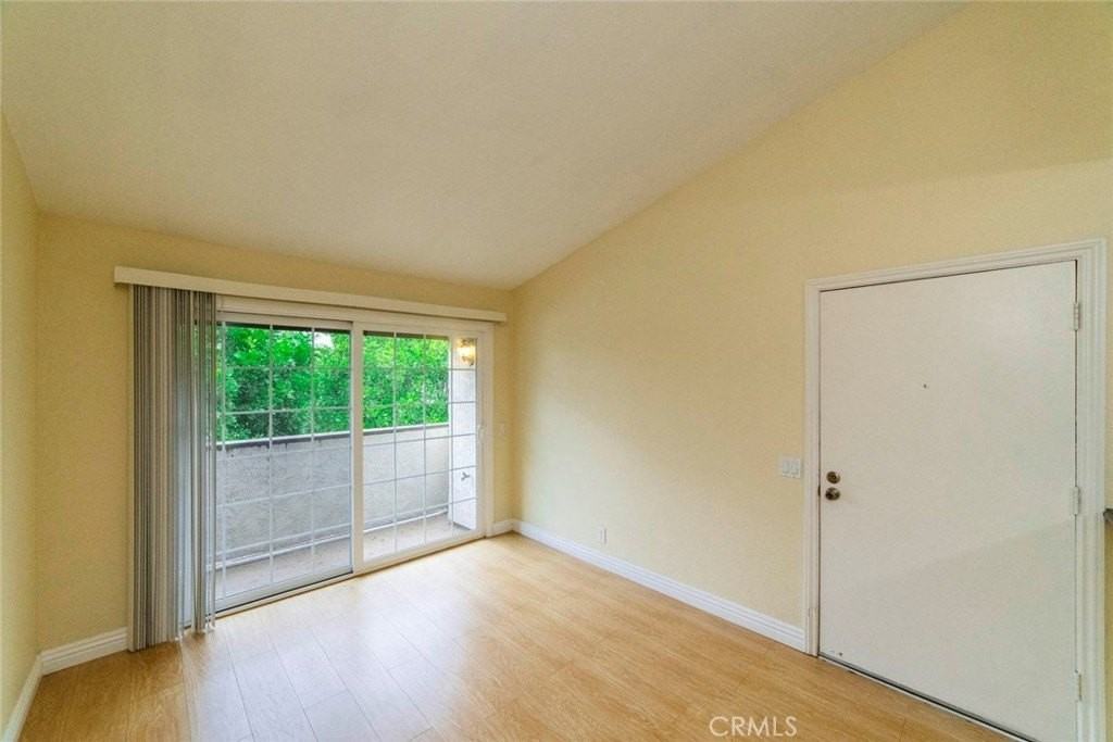 26212 Sanz - Photo 2 of 18