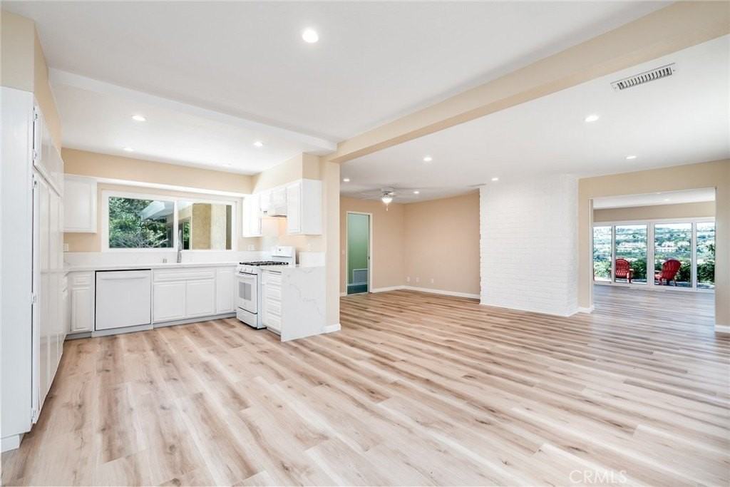 804 Avenida Presidio - Photo 7 of 40