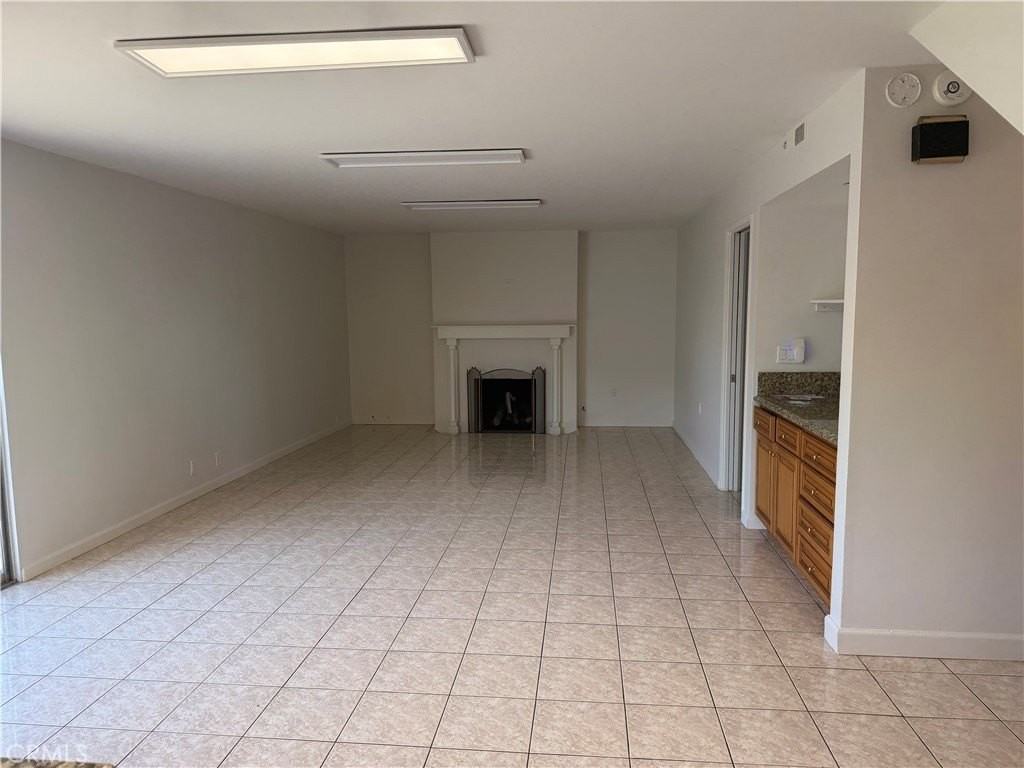 8281 Devilwood Cir - Photo 3 of 12
