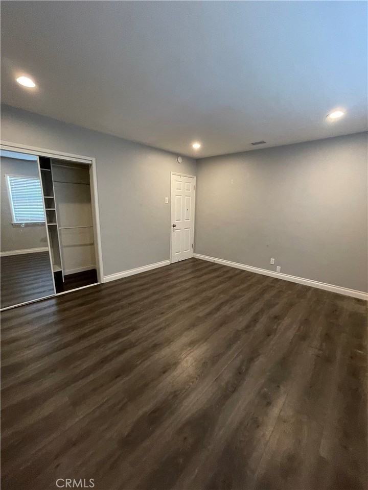 5726 Rocket St - Photo 2 of 12