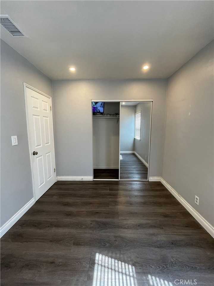 5726 Rocket St - Photo 3 of 12