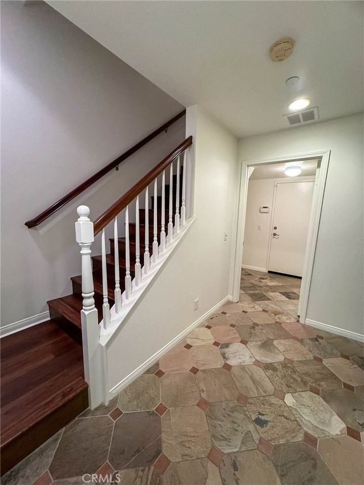 1414 Montgomery St - Photo 7 of 28