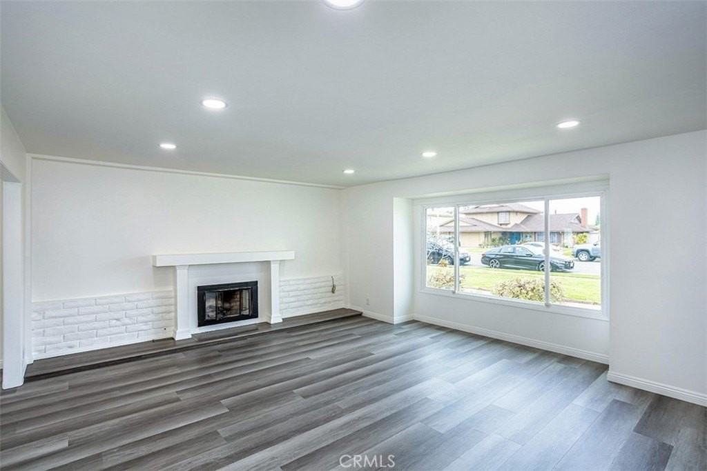 618 S Vicki Ln - Photo 3 of 36
