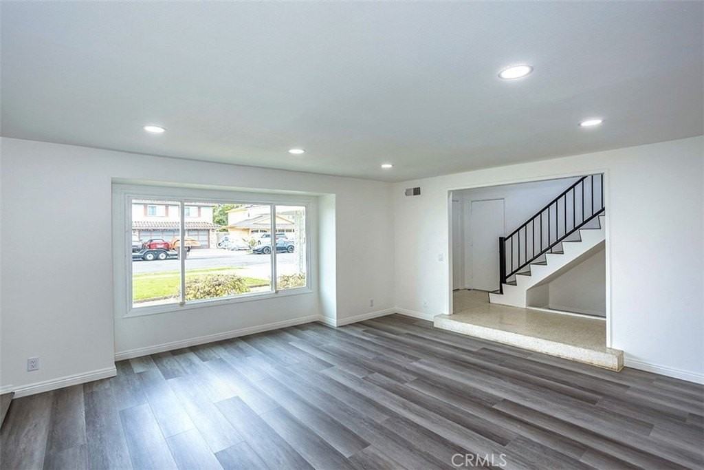 618 S Vicki Ln - Photo 4 of 36