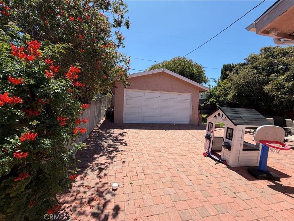 3228 Danaha St - Photo 4 of 15