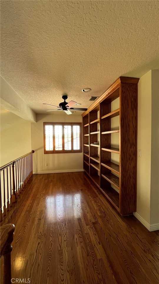 24574 Indian Hill Ln - Photo 4 of 37