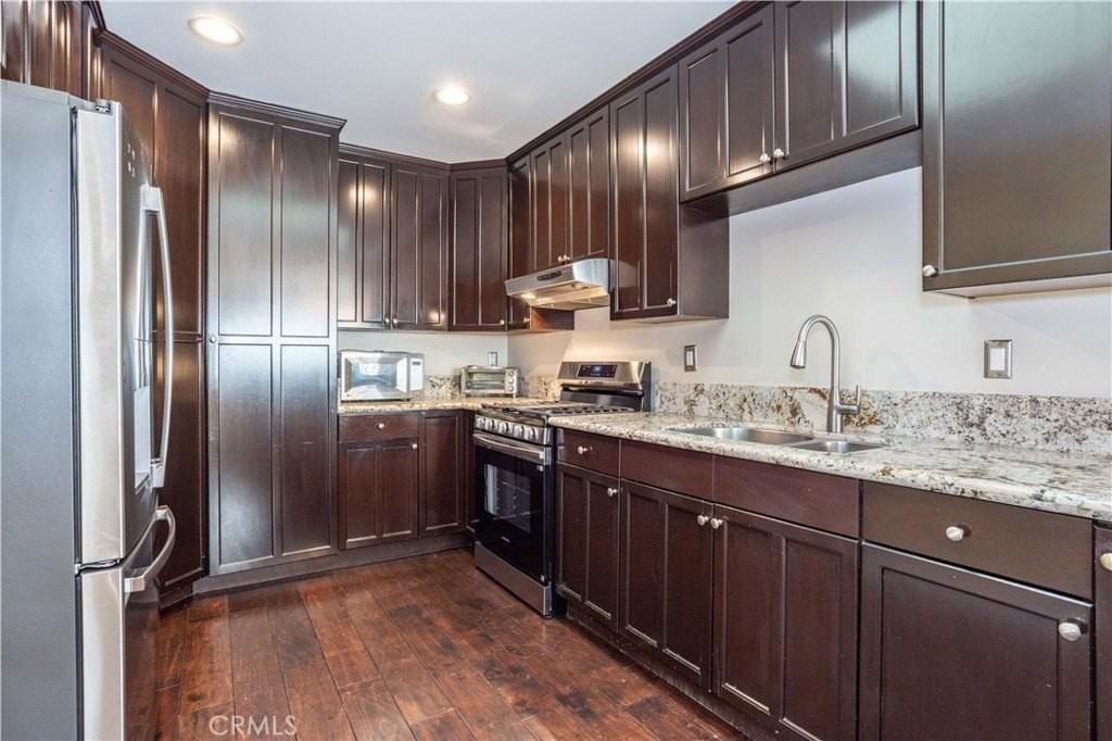 17159 Kingsbury St - Photo 7 of 30