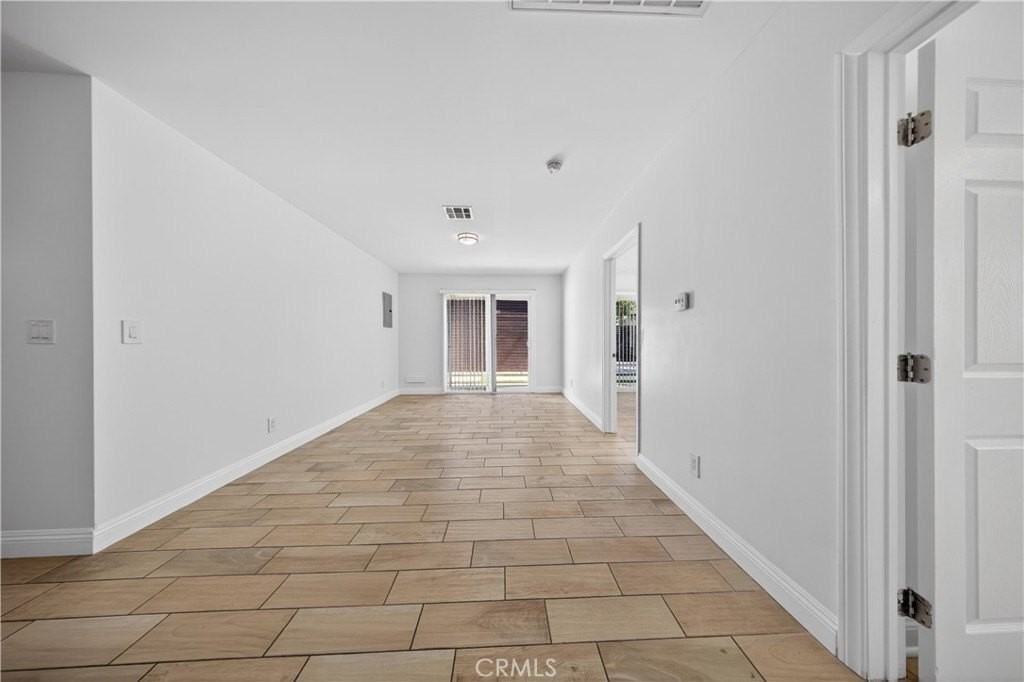 6904 Mclennan Ave - Photo 7 of 25