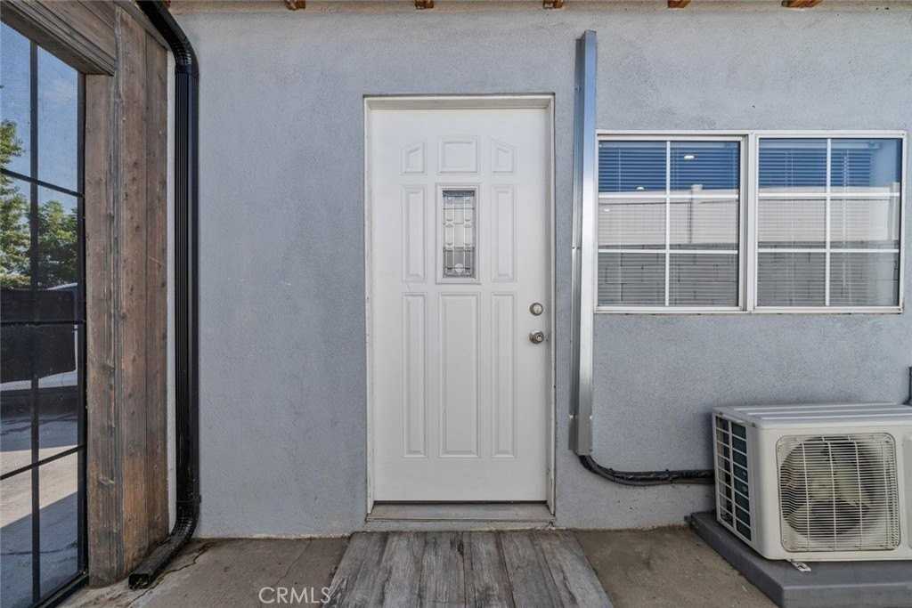 8447 Colbath Ave - Photo 2 of 15