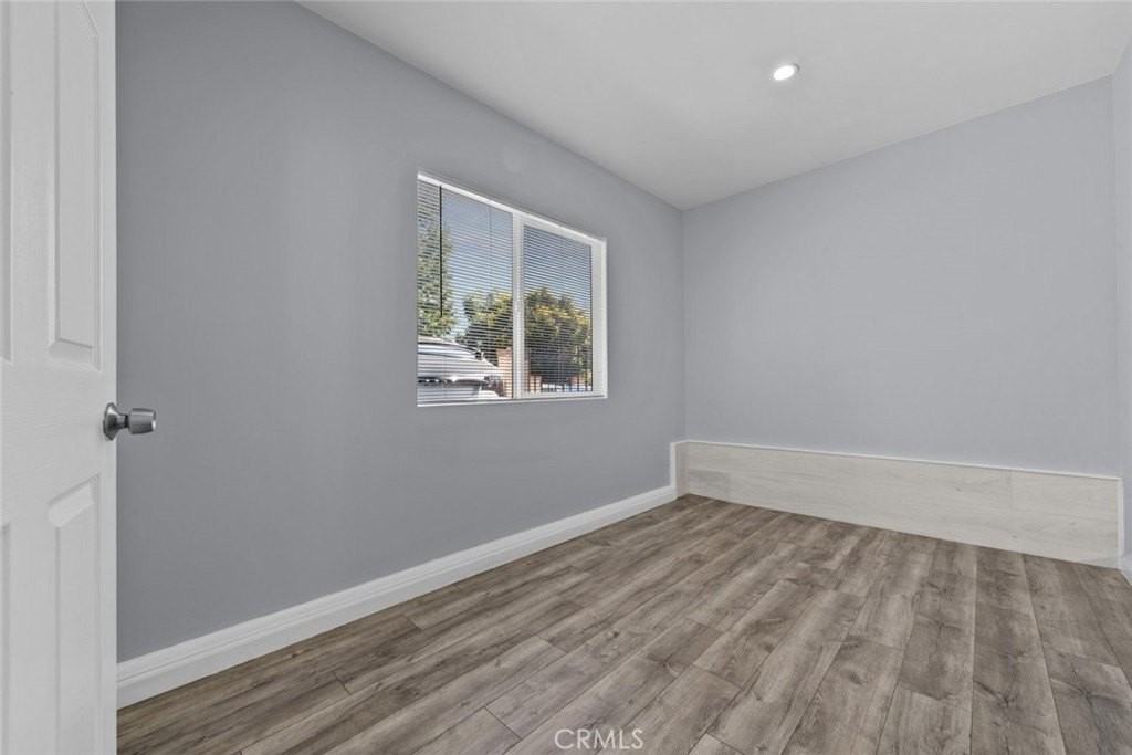 8447 Colbath Ave - Photo 4 of 15