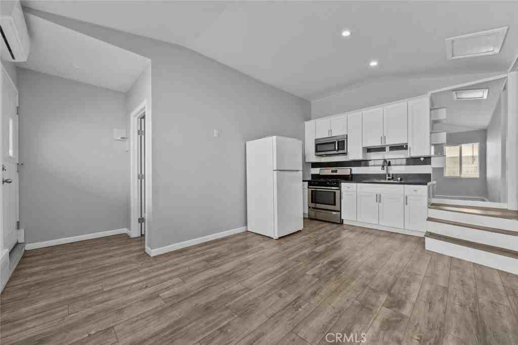 8447 Colbath Ave - Photo 6 of 15
