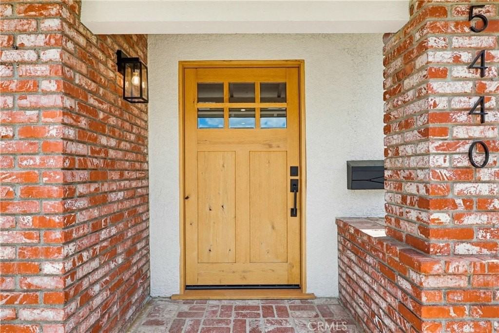 5440 Alcove Ave - Photo 4 of 43