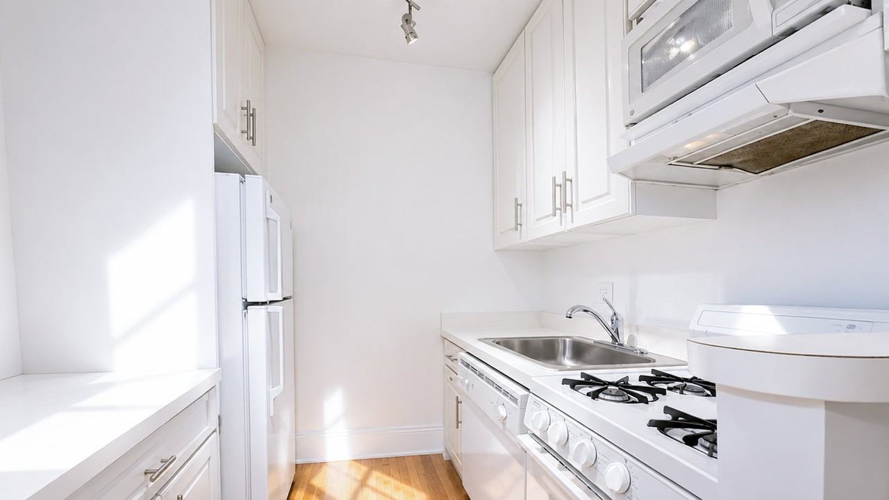 226 E 74th St #1FF - Photo 3 of 4