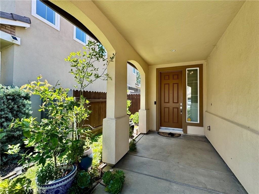 1154 Lucienne St - Photo 3 of 33