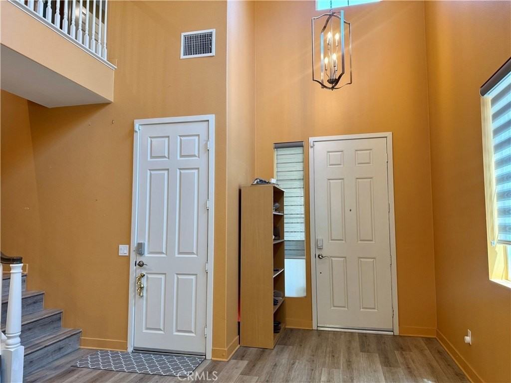 1154 Lucienne St - Photo 5 of 33