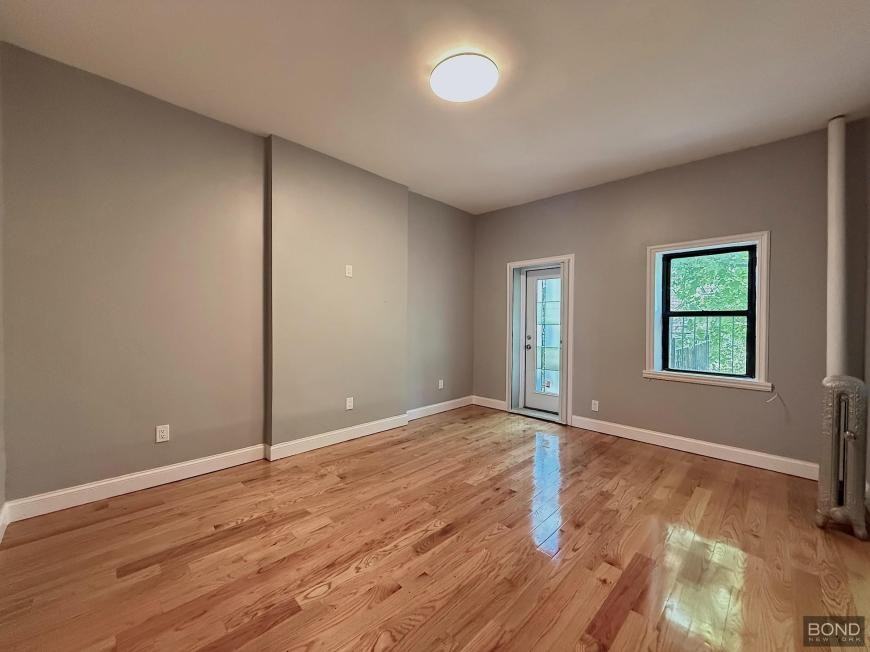 588 Greene Ave - Photo 2 of 5