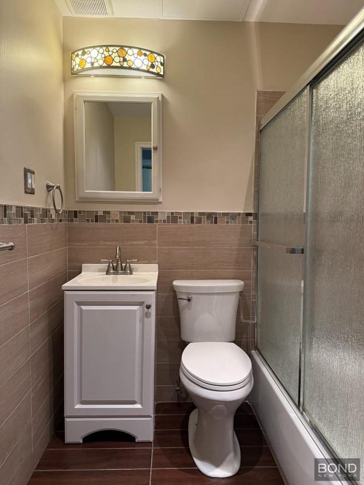 588 Greene Ave - Photo 5 of 5