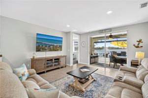 featured image of 14582 Edgewater Cir
