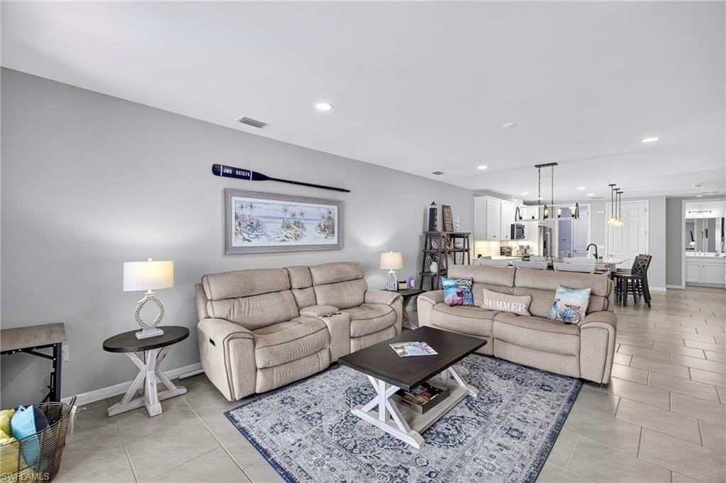 14582 Edgewater Cir - Photo 2 of 38