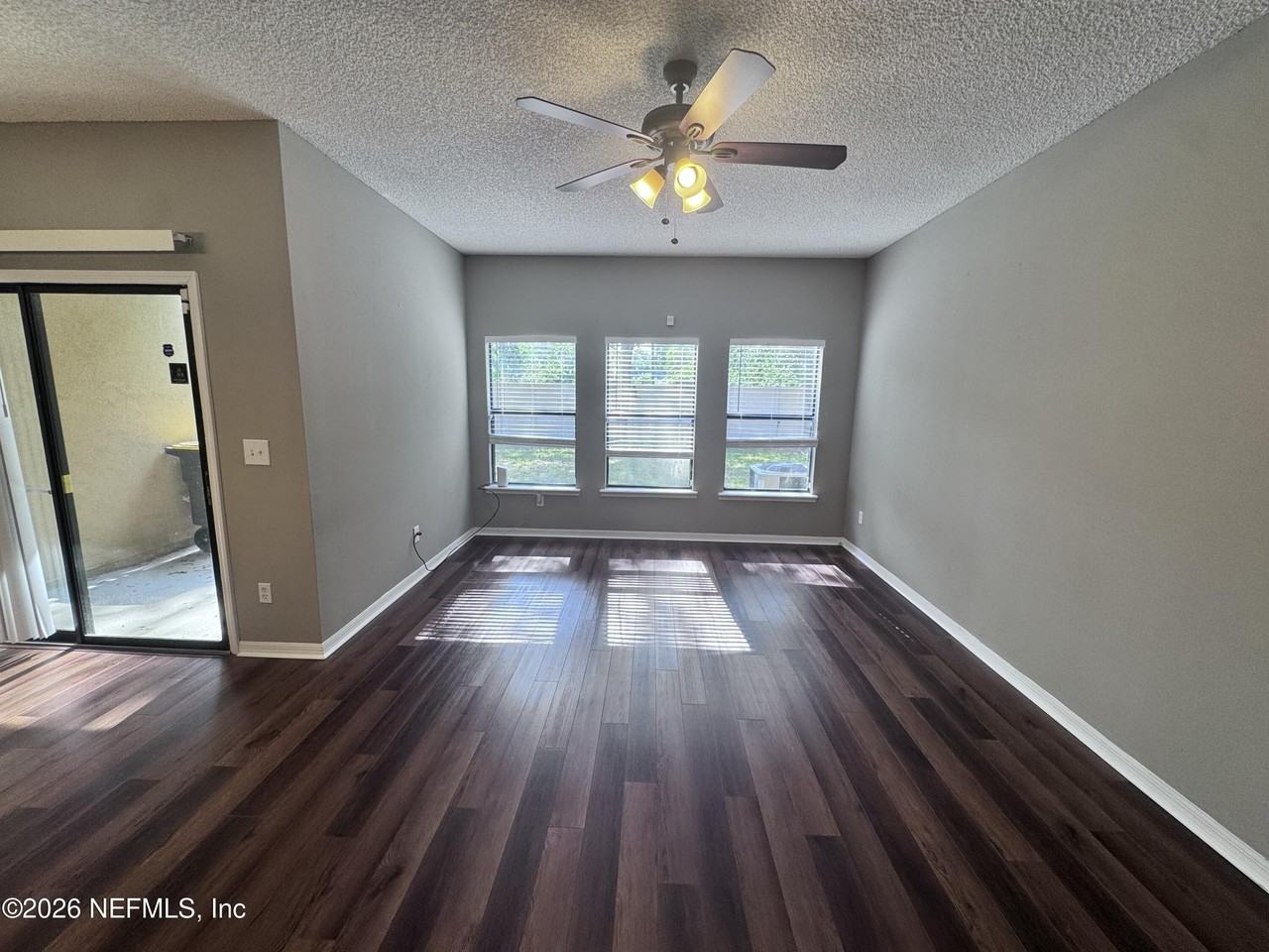 5216 Brighton Park Ln - Photo 4 of 26