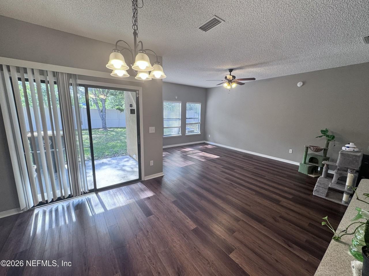 5216 Brighton Park Ln - Photo 6 of 26