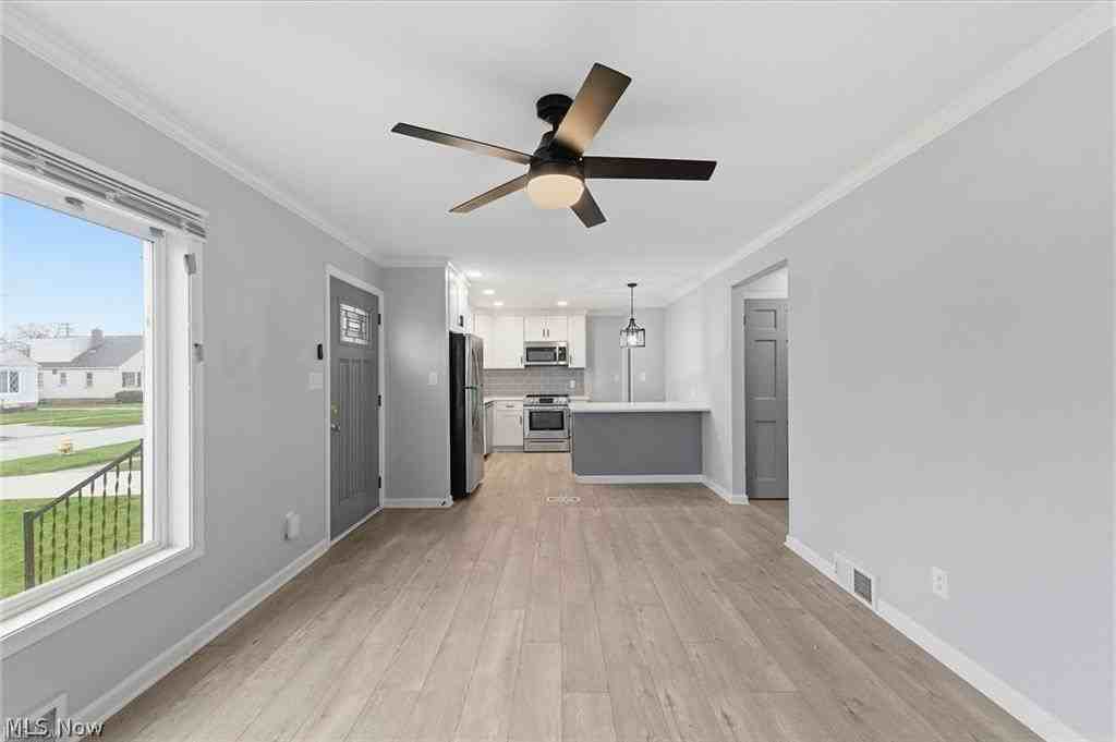 2819 Lincoln Ave - Photo 2 of 21