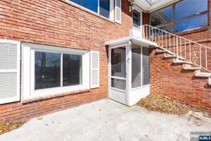 featured image of 154 Ames St