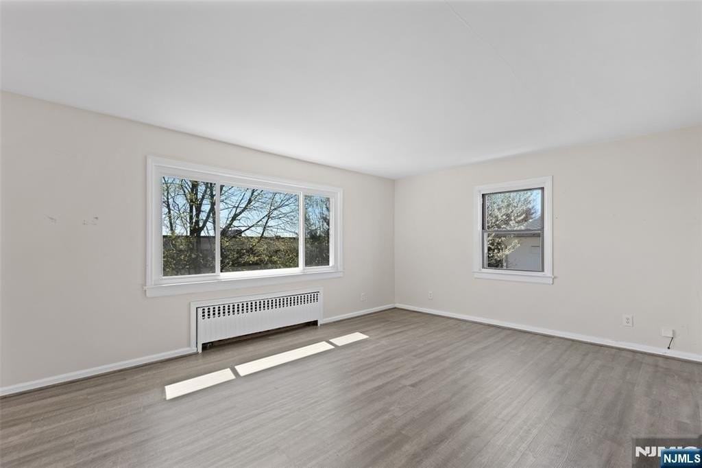 154 Ames St - Photo 5 of 12