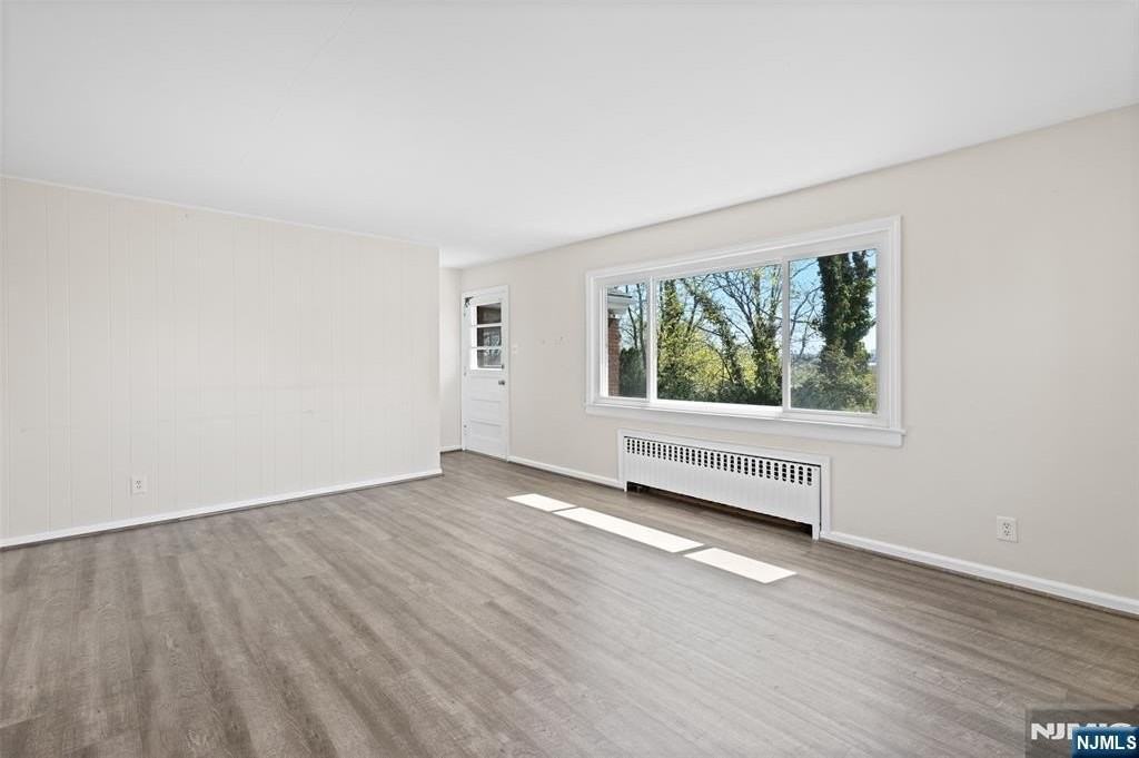 154 Ames St - Photo 6 of 12
