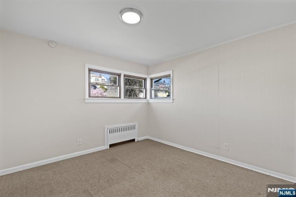 154 Ames St - Photo 7 of 12