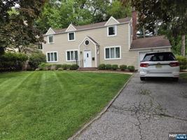 featured image of 14 Louise Ln