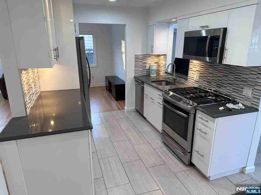 14 Louise Ln - Photo 4 of 24