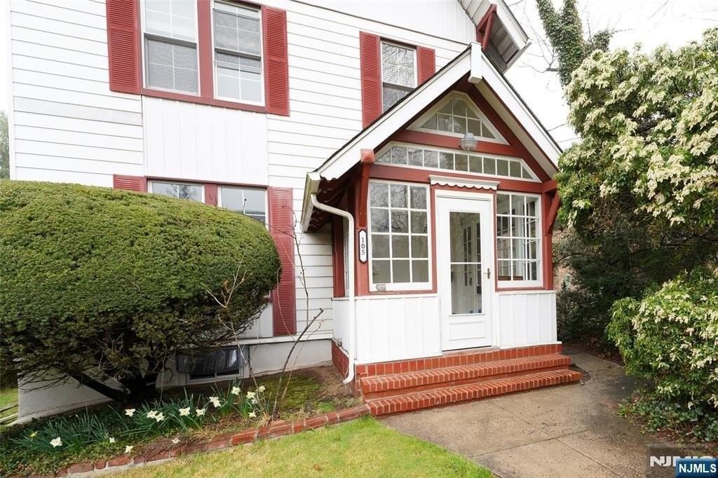 105 E Palisade Ave - Photo 2 of 15