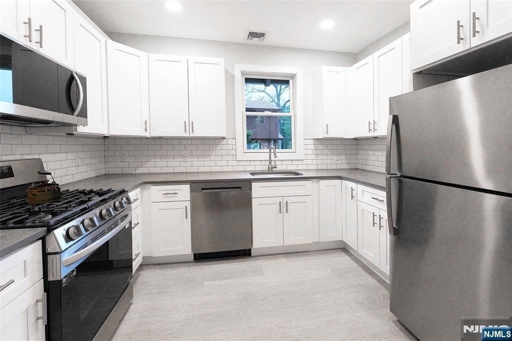 105 E Palisade Ave - Photo 5 of 15