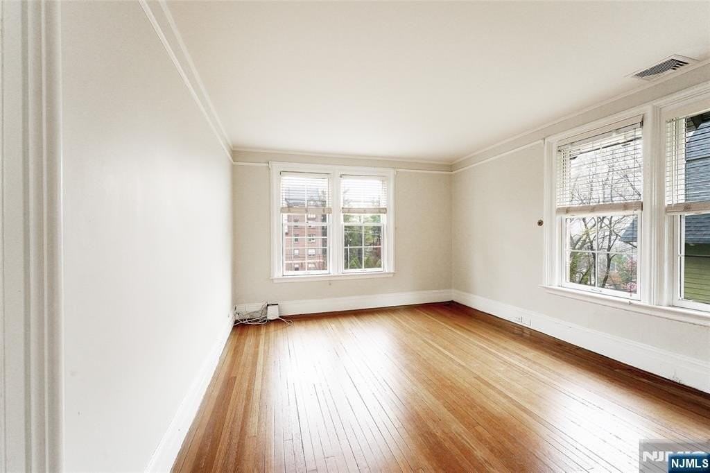 105 E Palisade Ave - Photo 6 of 15