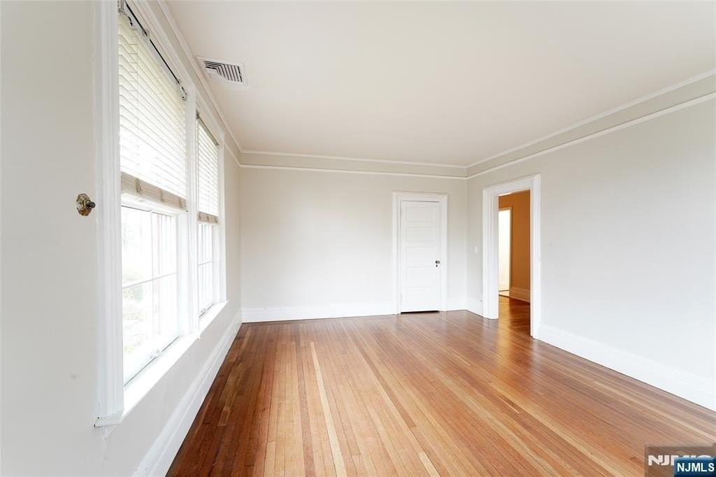 105 E Palisade Ave - Photo 7 of 15