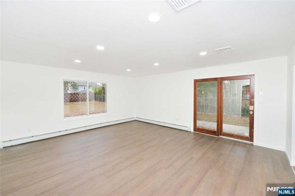 60 Poplar Ave - Photo 6 of 24