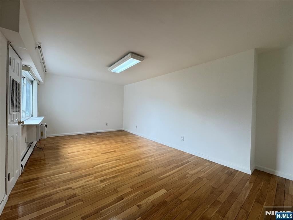 333 Grand Ave Apt 2r - Photo 2 of 13