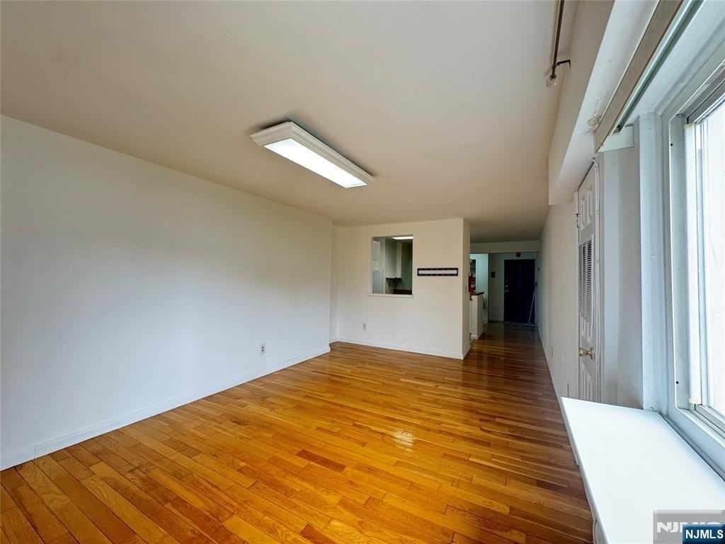 333 Grand Ave Apt 2r - Photo 3 of 13