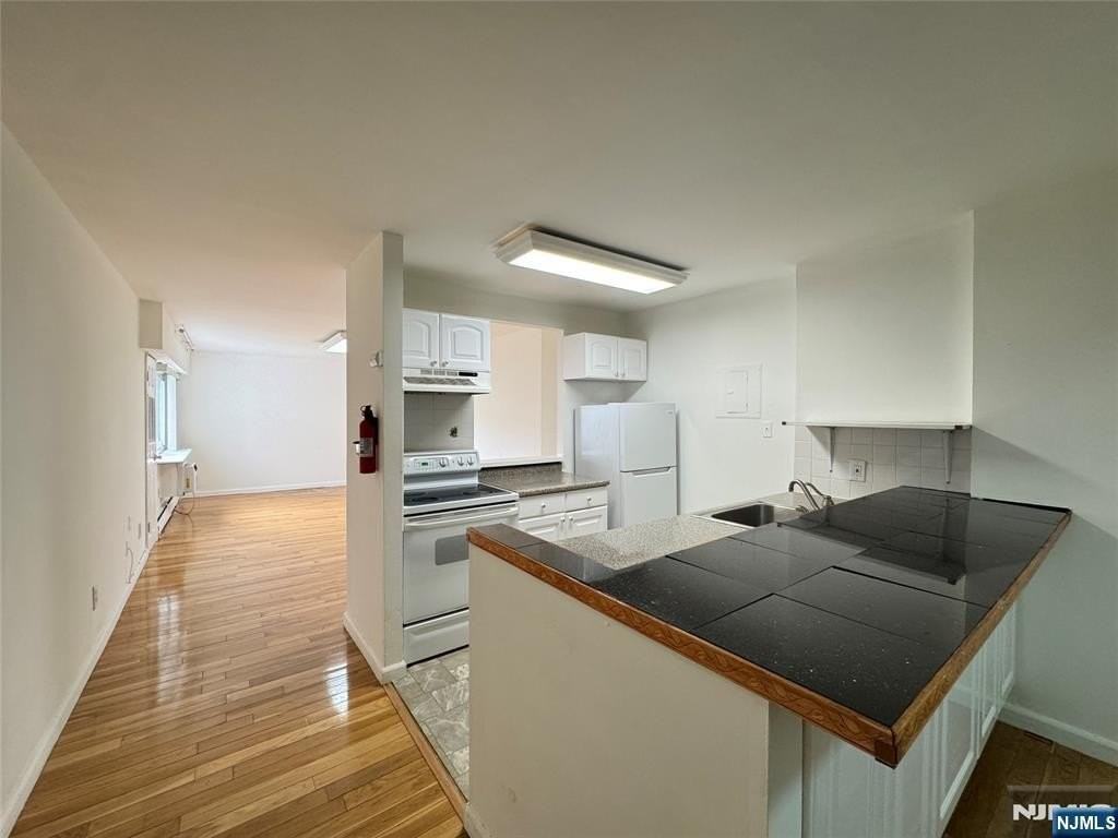 333 Grand Ave Apt 2r - Photo 5 of 13