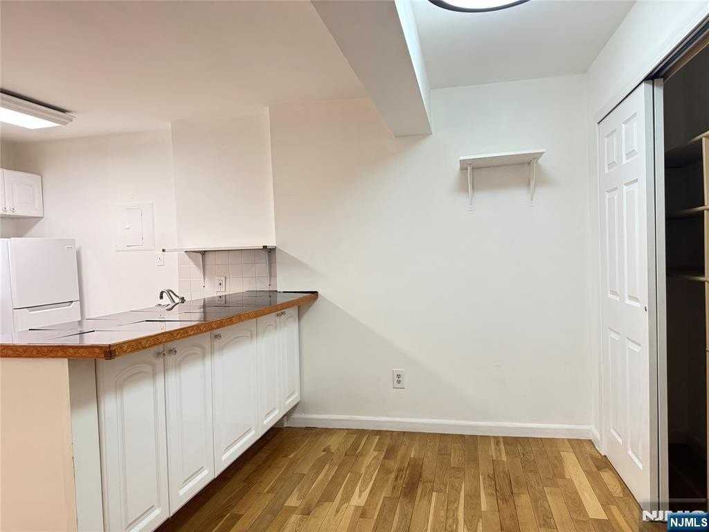 333 Grand Ave Apt 2r - Photo 6 of 13