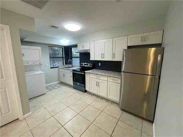 105 Indiana Ave - Photo 2 of 9