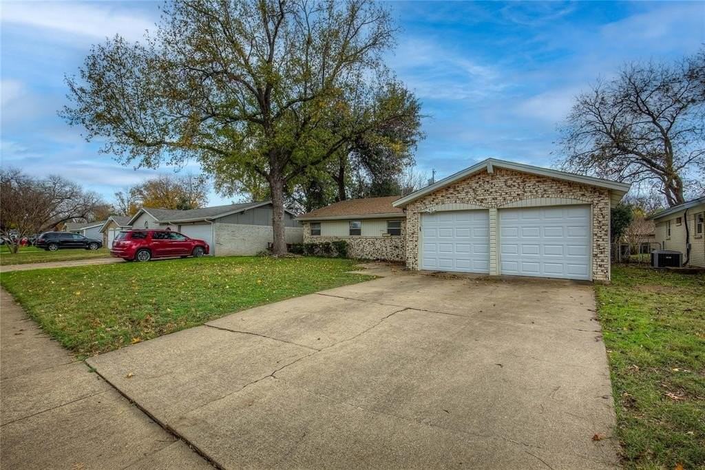 2104 Meadow Dl - Photo 3 of 27