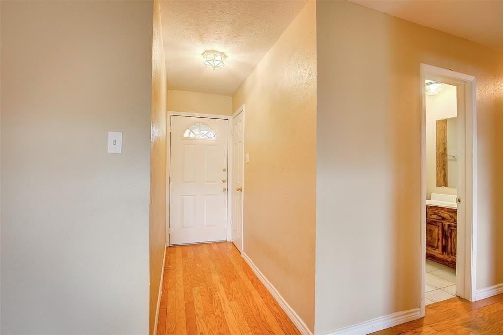 2104 Meadow Dl - Photo 4 of 27