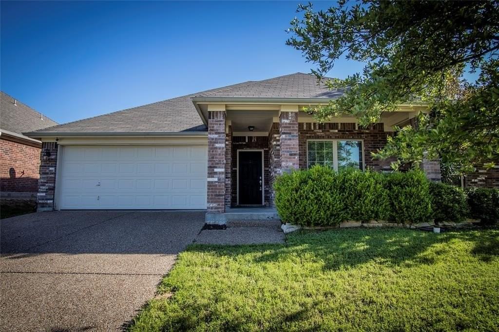 111 Singletree Ln - Photo 2 of 26
