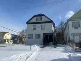 featured image of 301 Maple St3 #3